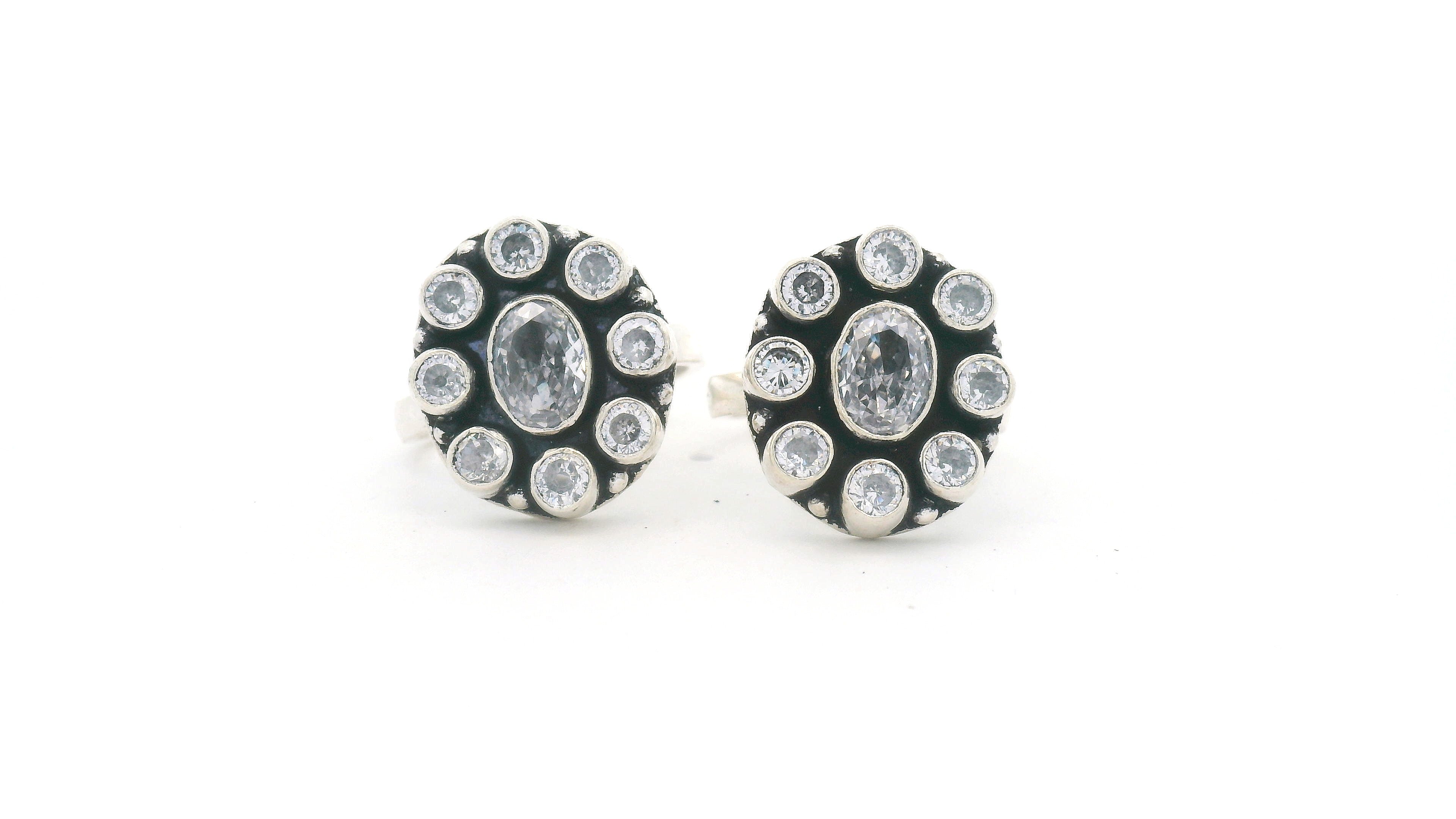 Oxidised Lotus with Emerald Toe Ring