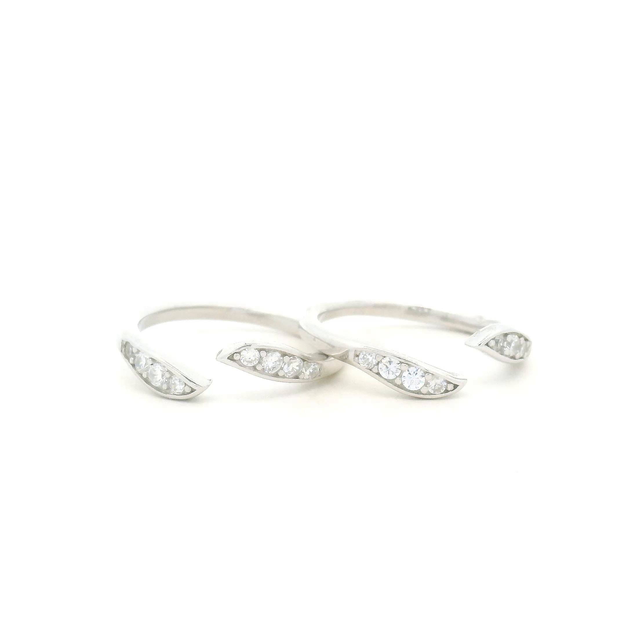 Casual Silver Toe Rings with Diamonds