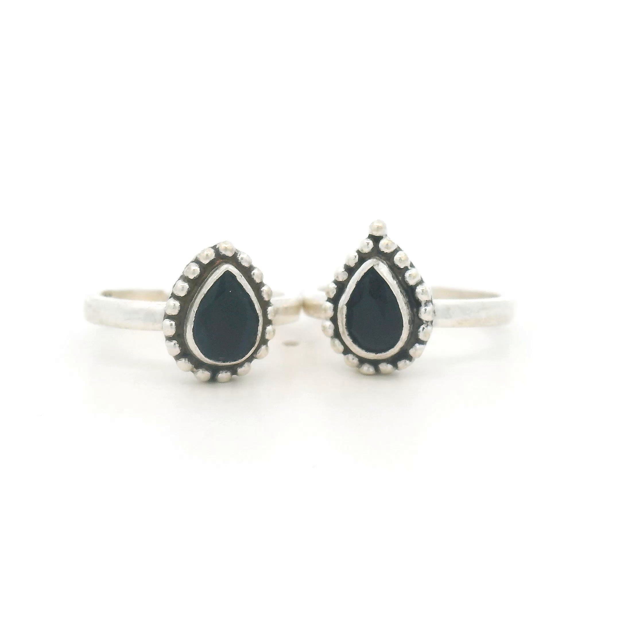 Elegant Black Teardrop Toe Rings