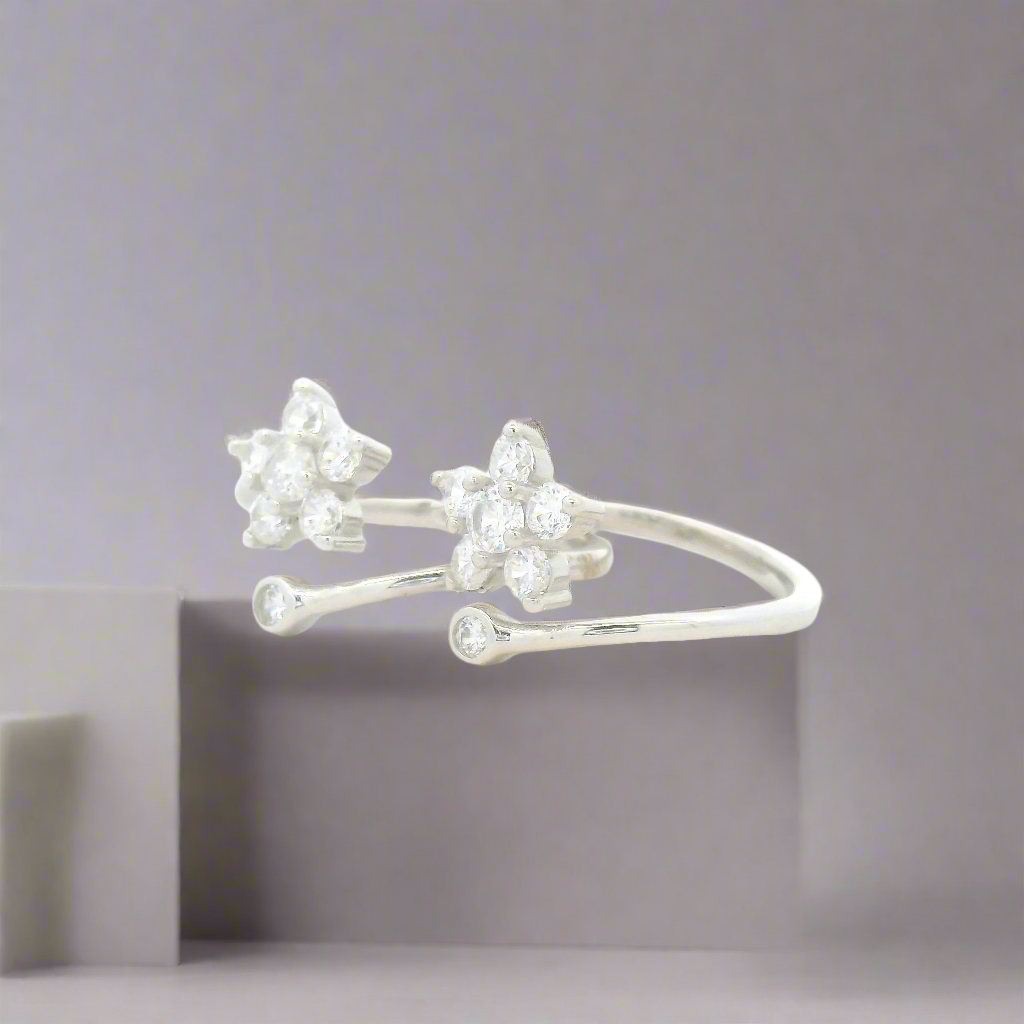 Beautiful Star-Shaped Diamond Toe Ring
