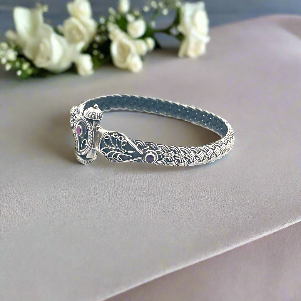 Elegant Silver Bracelet with Intricate Design