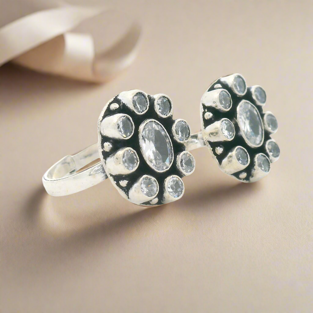 Oxidised Lotus with Emerald Toe Ring