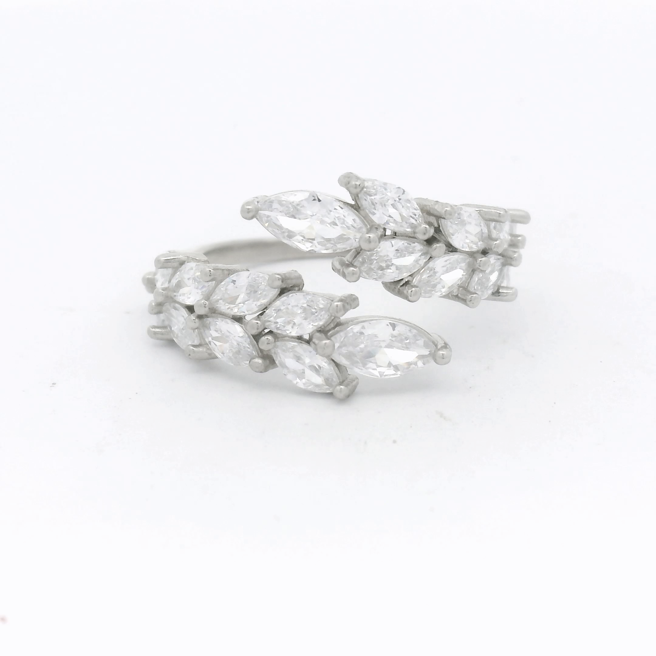 Elegant 925 Silver Diamond-Studded Ring
