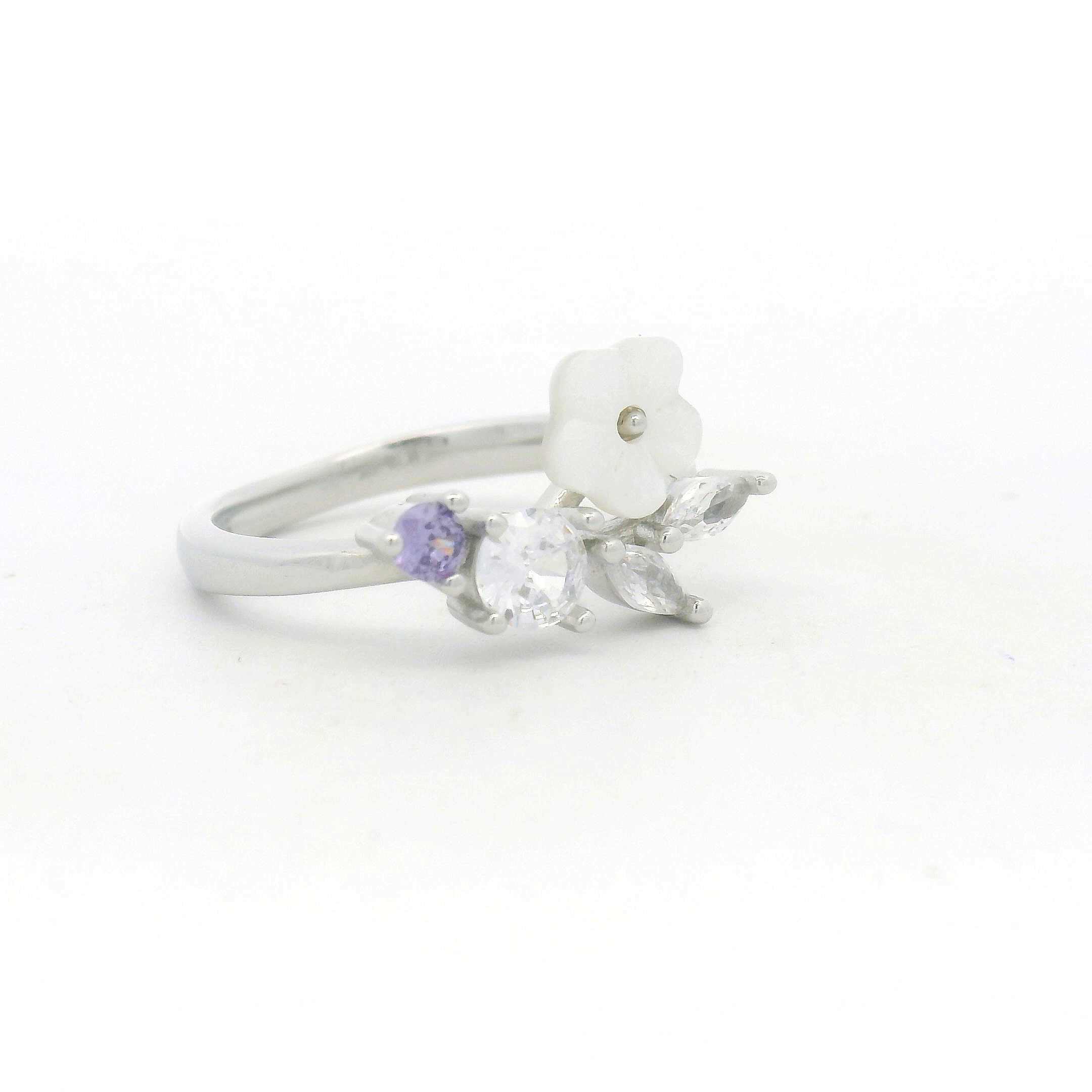 White Gemstone Floral Design Ring