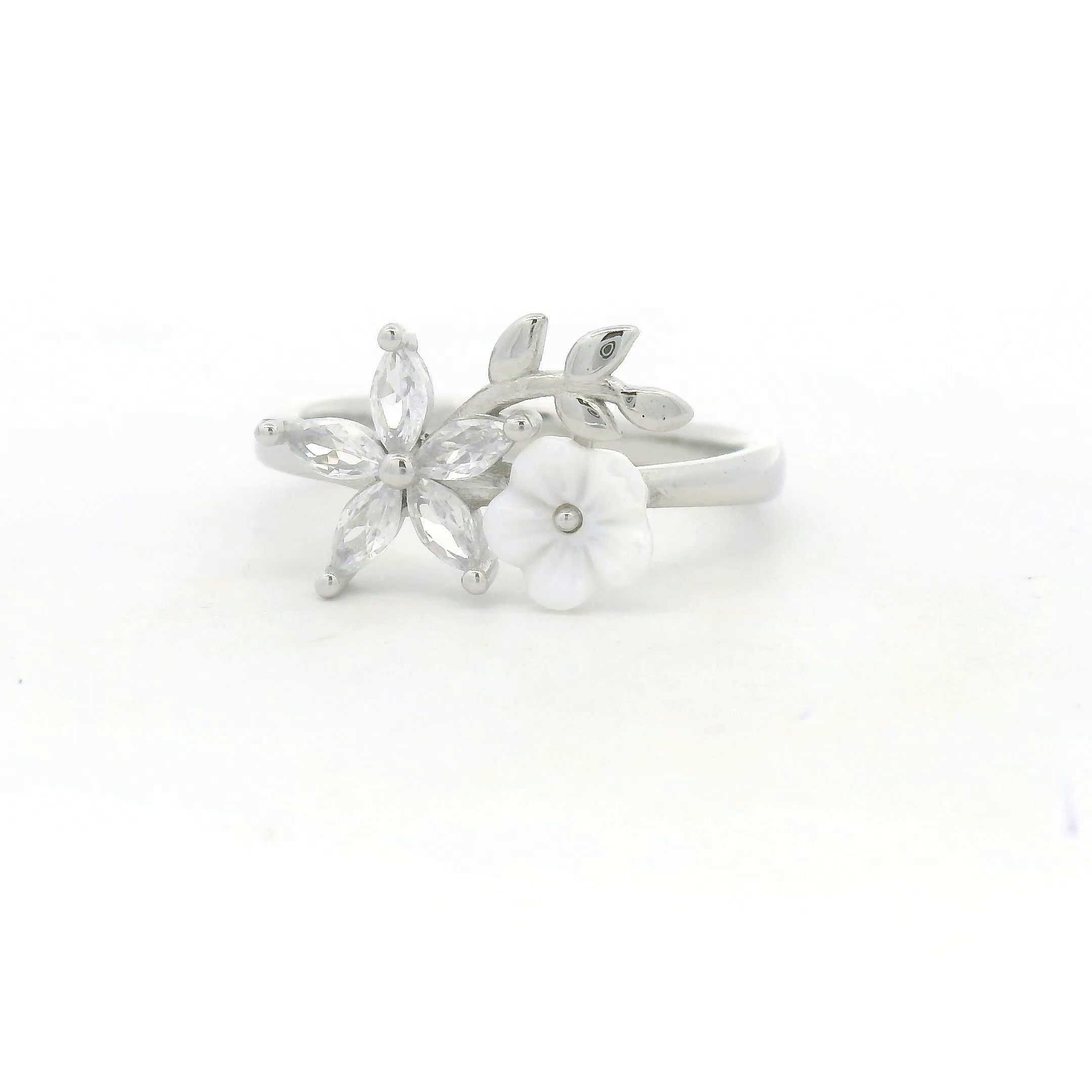 Beautiful Flower Design Ring