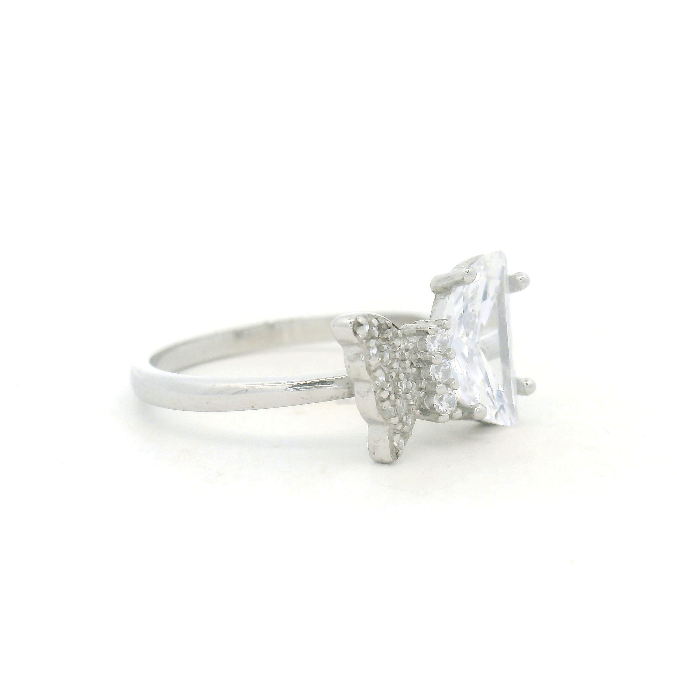 Butterfly Ring with Sparkling Details