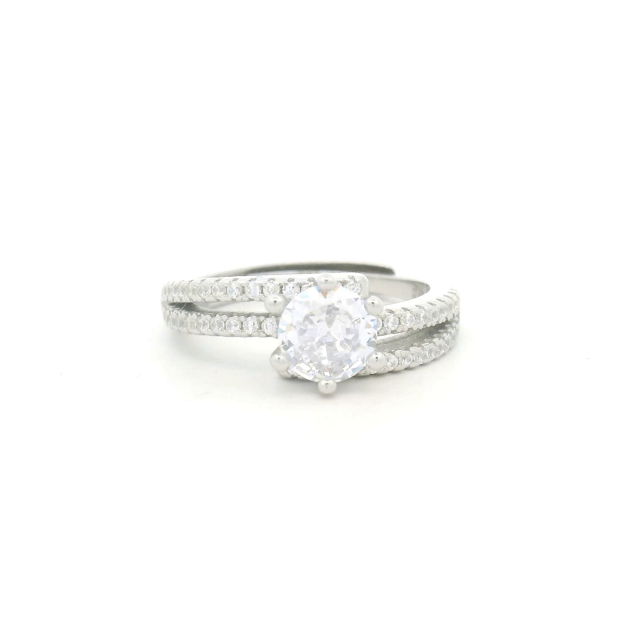 925 Silver Ring with Sparkling Center Stone
