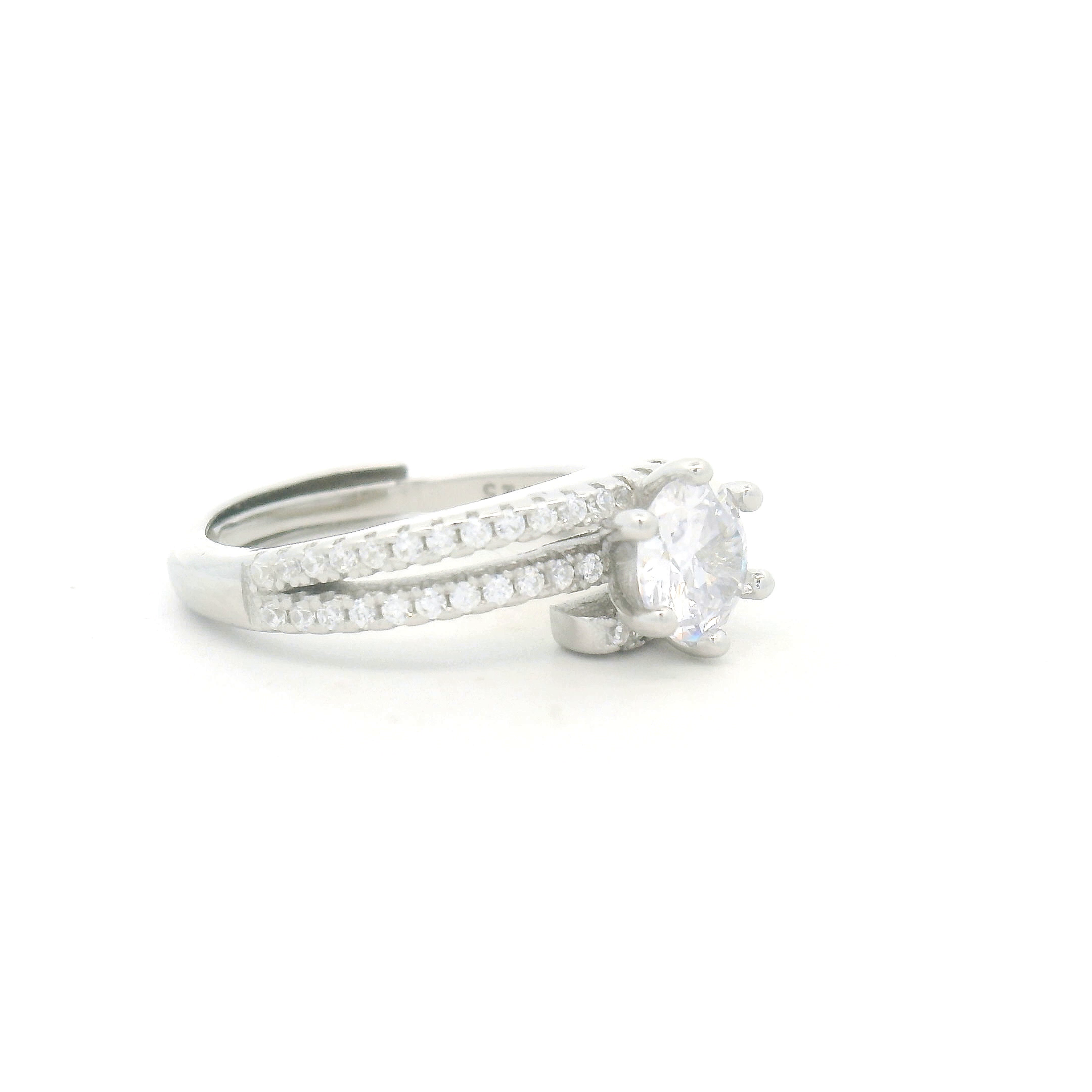 925 Silver Ring with Sparkling Center Stone
