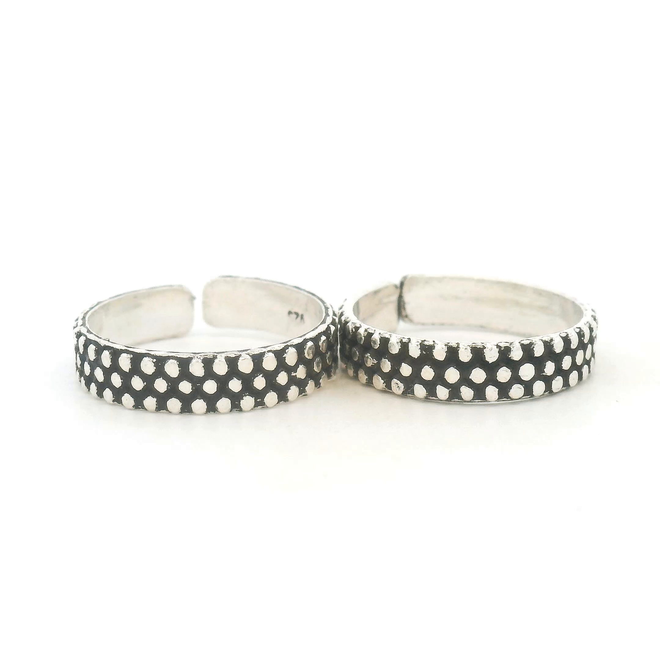 Stylish Silver Toe Rings with Unique Design