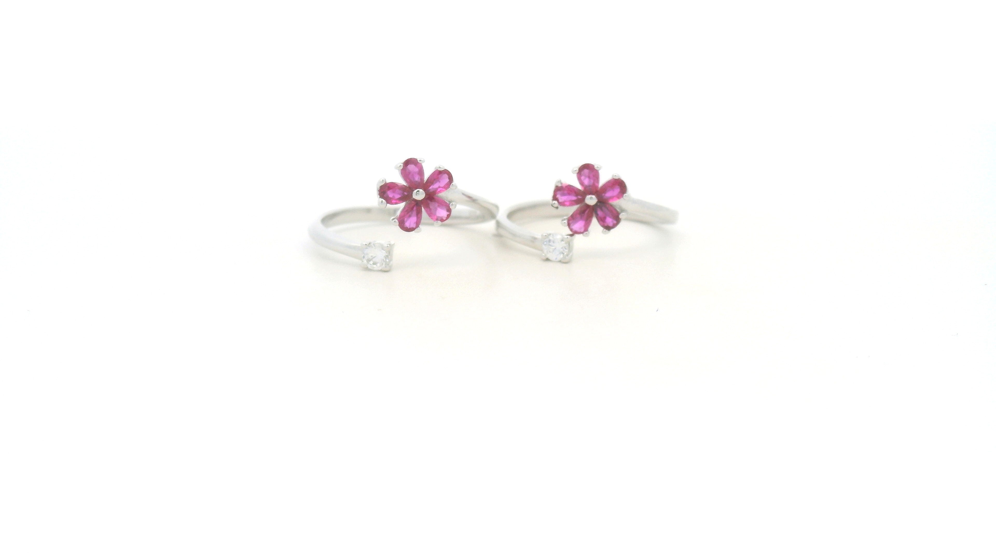 Charming Floral Pink Toe Rings