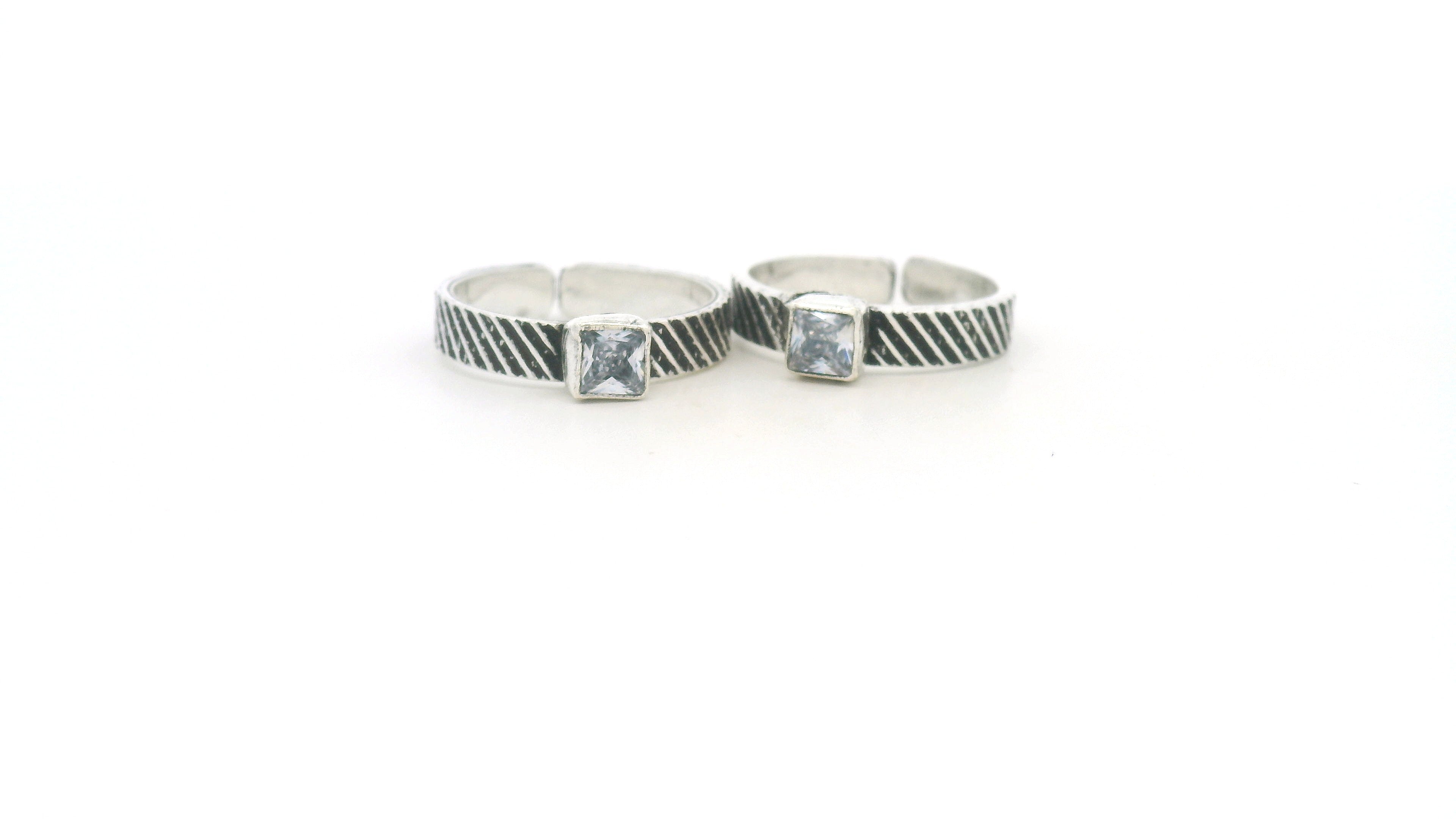 Silver Toe Ring with Gemstone