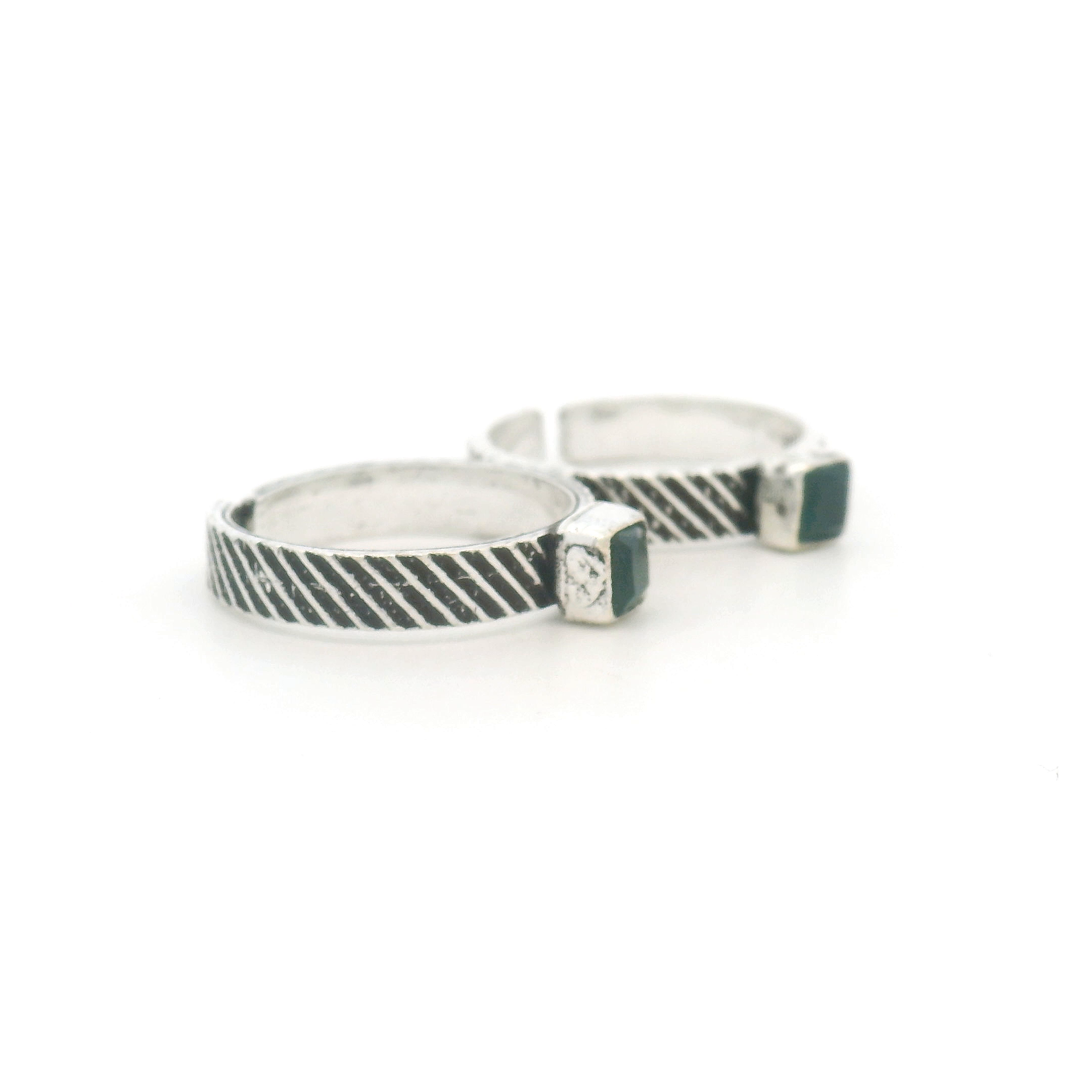Stylish Silver and Green Toe Rings