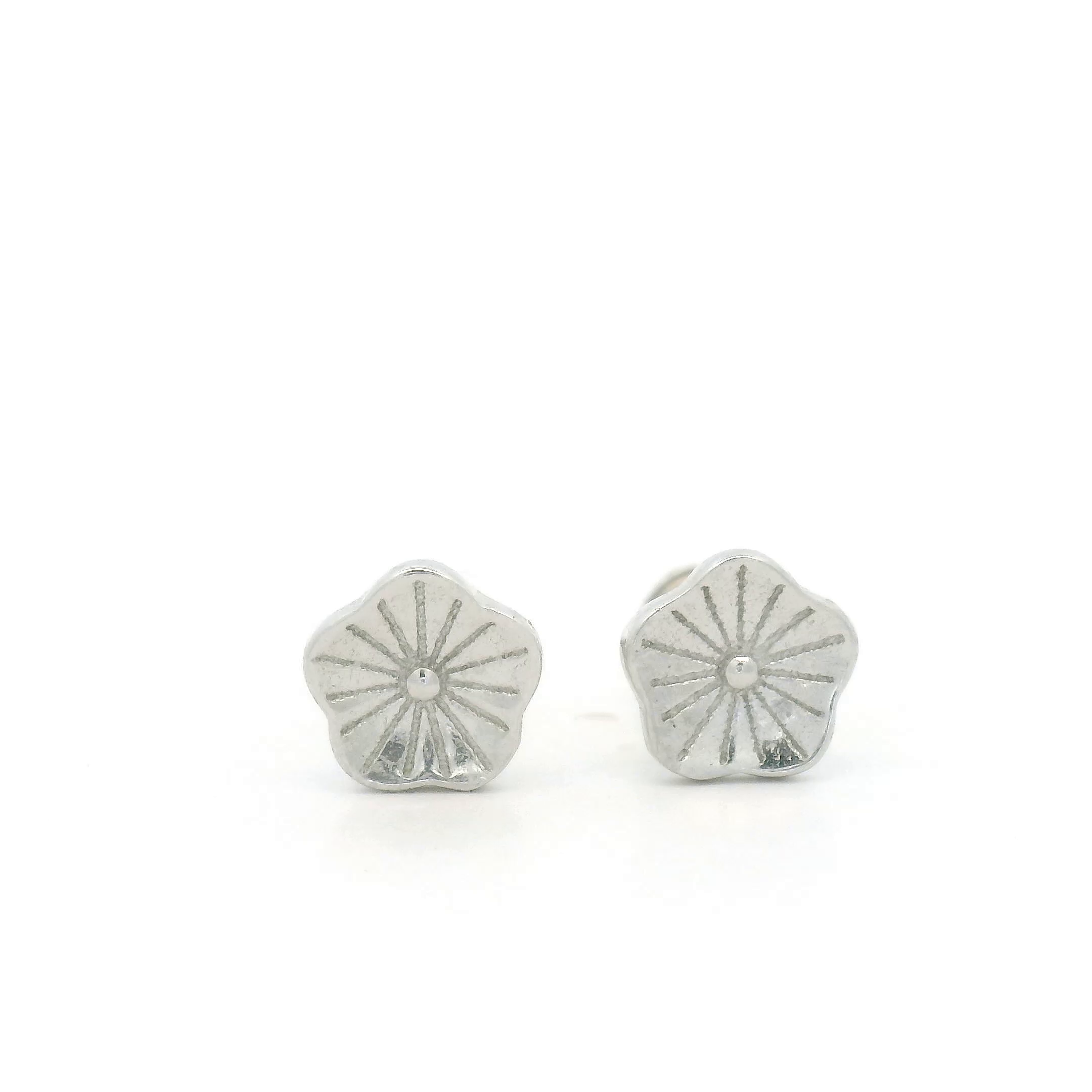 Stunning Design Silver Stud Earrings