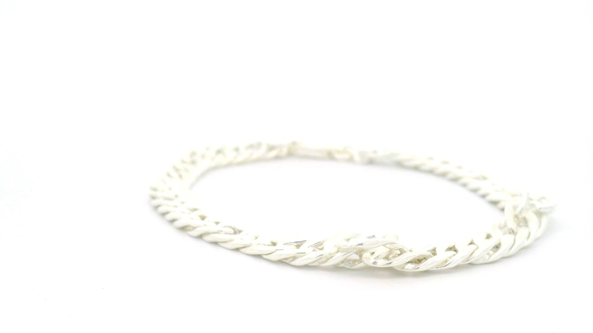 Elegant Silver Twisted Bracelet for Gents