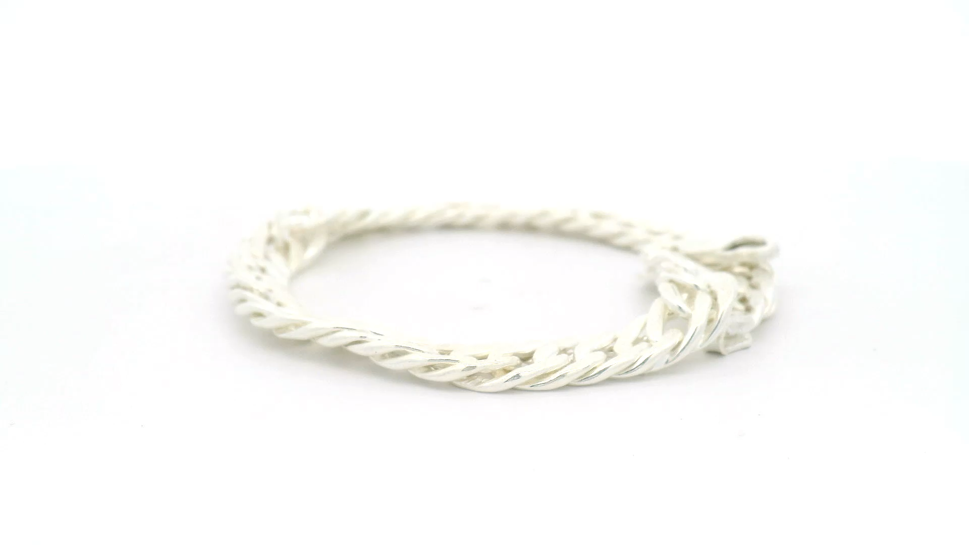 Elegant Silver Twisted Bracelet for Gents
