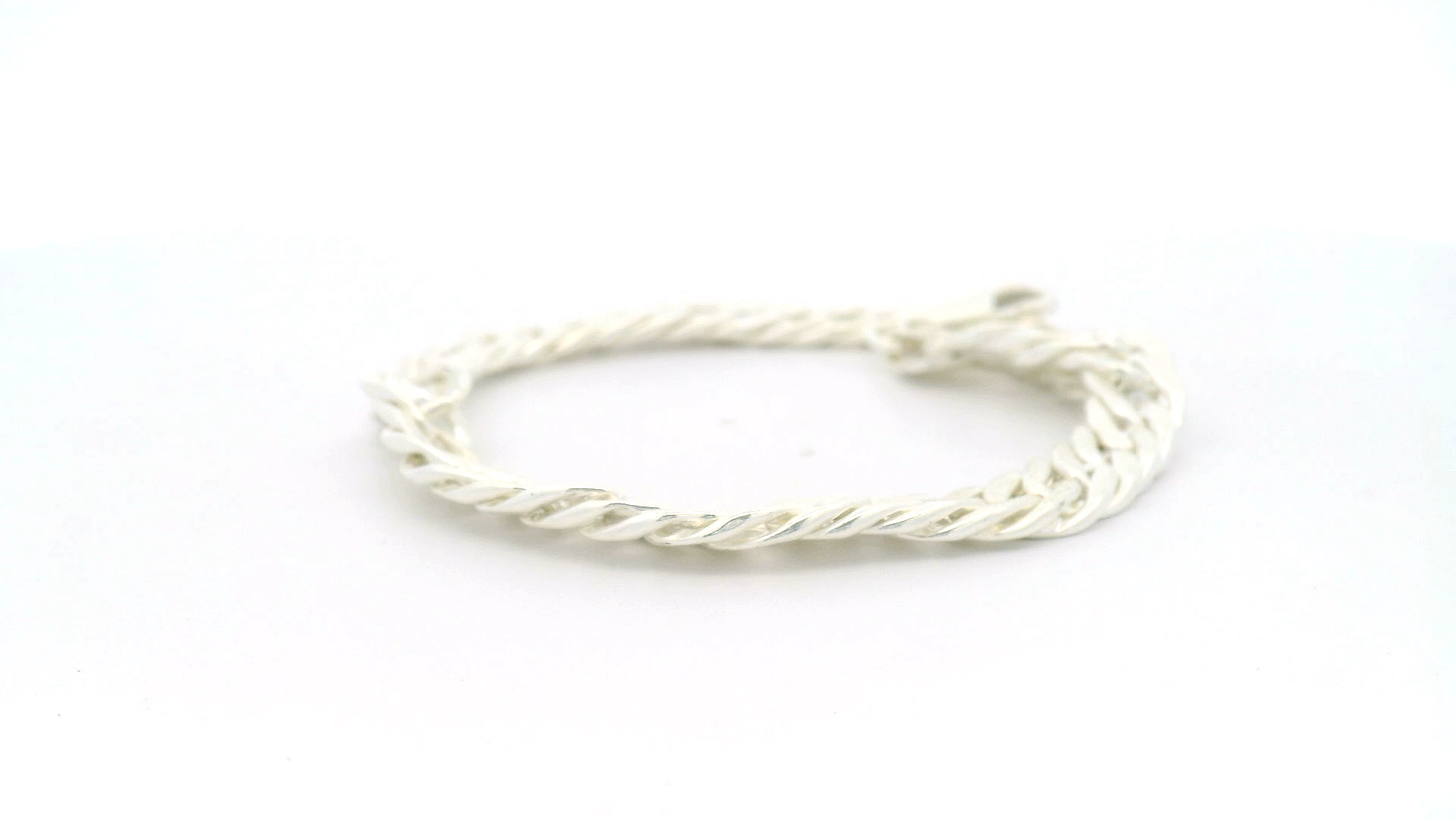 Elegant Silver Twisted Bracelet for Gents
