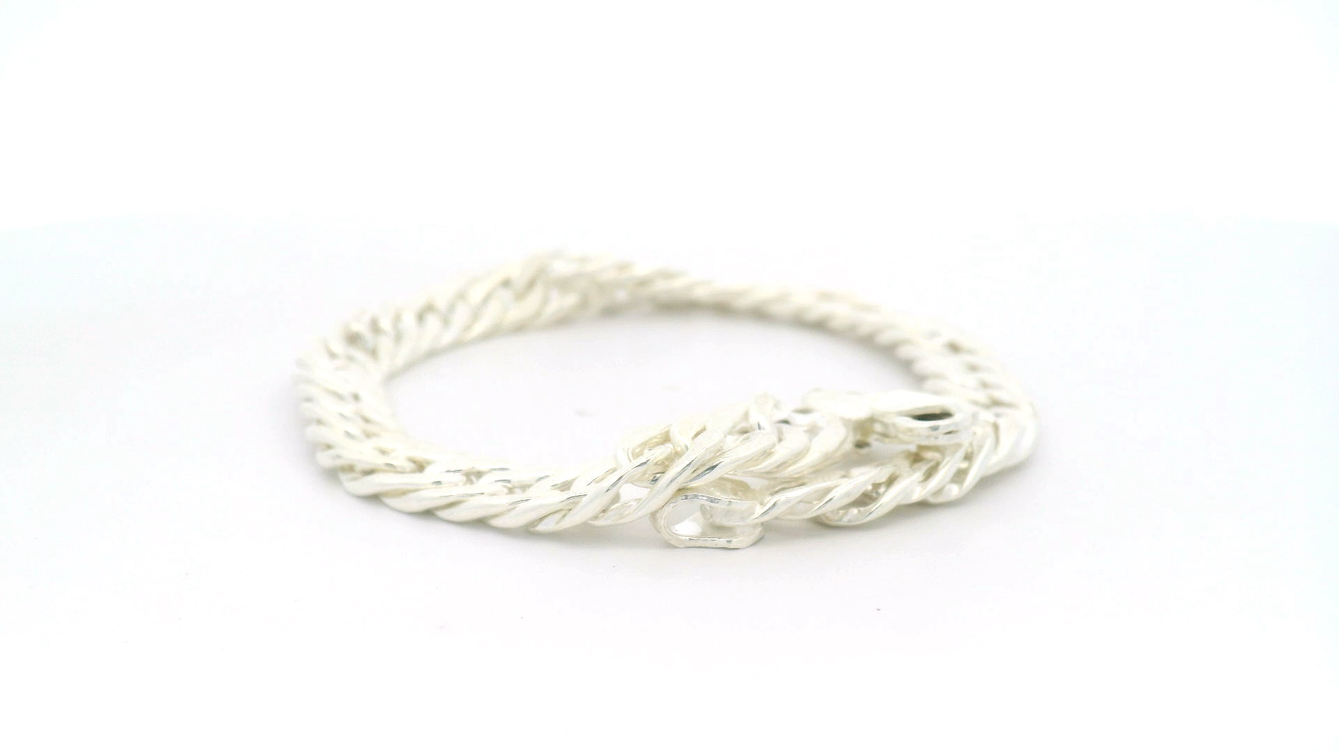 Elegant Silver Twisted Bracelet for Gents