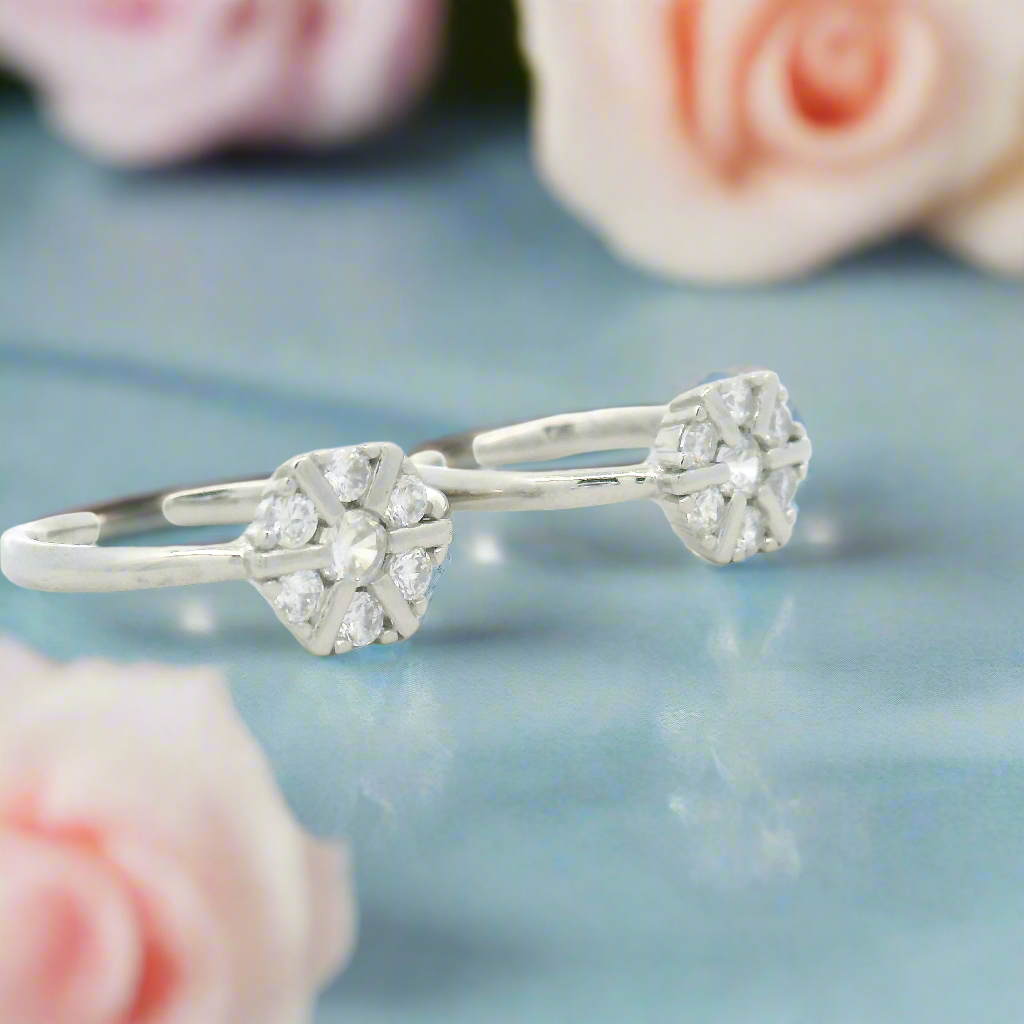 Elegant Diamond-Studded CZ Toe Ring