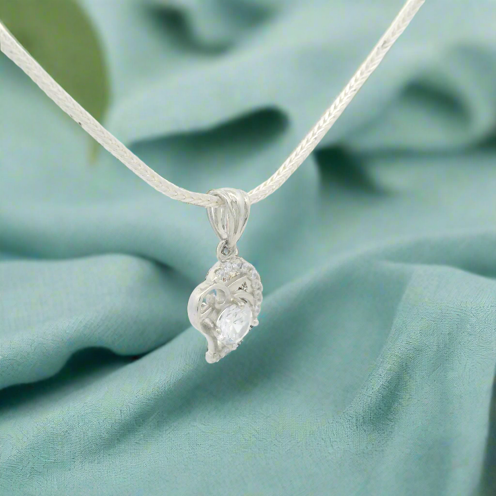 Tradional Heart-Shaped Pendant Necklace